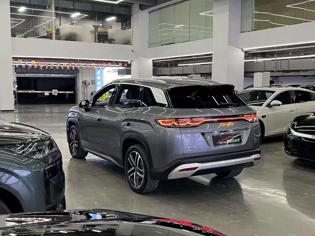 BYD L DM-i — фото 10