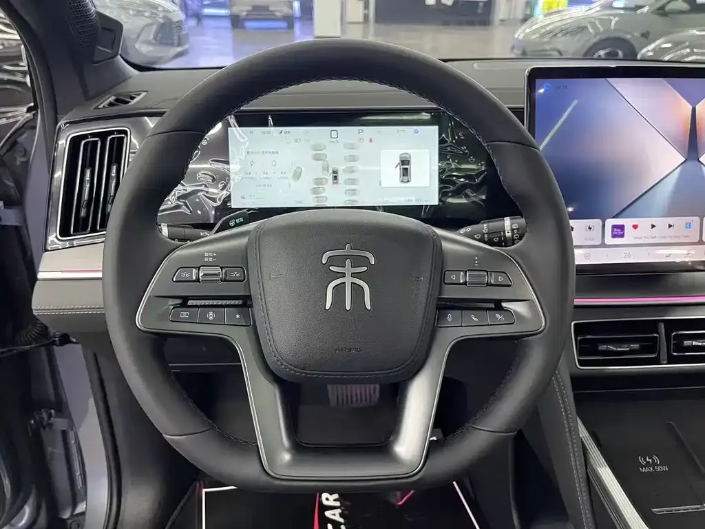 BYD L DM-i — фото 4