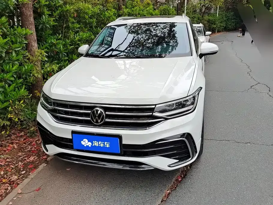 Volkswagen Tiguan L — фото 10