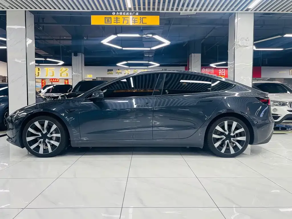 Tesla Model 3 — фото 4