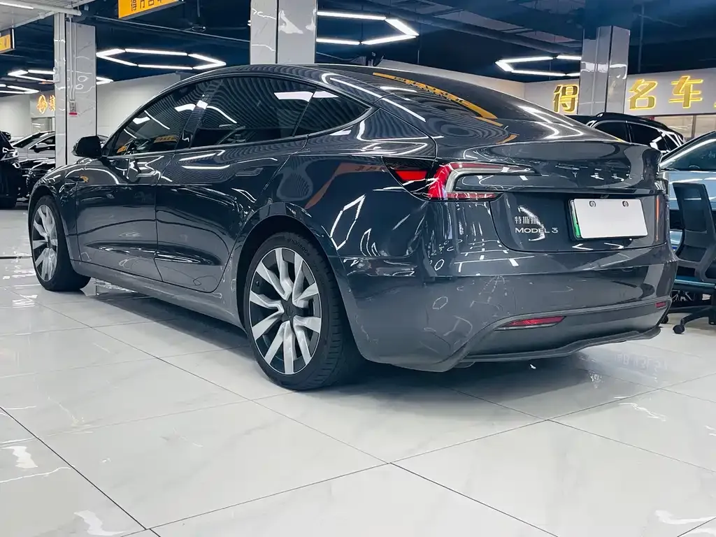 Tesla Model 3 — фото 3