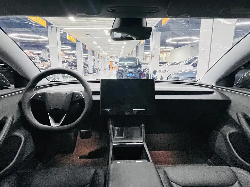 Tesla Model 3 — фото 7