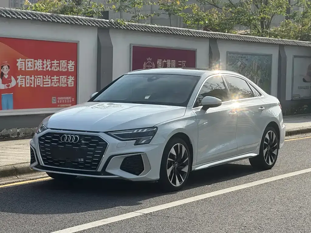 Audi A3 2023 из CN, фото 1