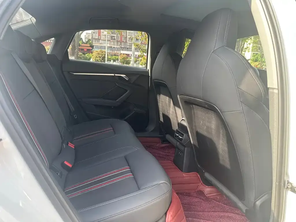 Audi A3 2023 из CN, фото 2
