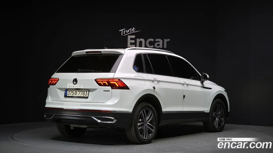 Volkswagen Tiguan — фото 10