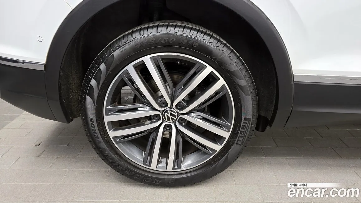 Volkswagen Tiguan — фото 8