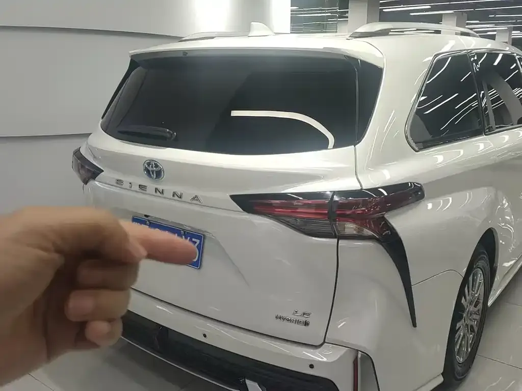 Toyota Sienna 2024 из CN, фото 2