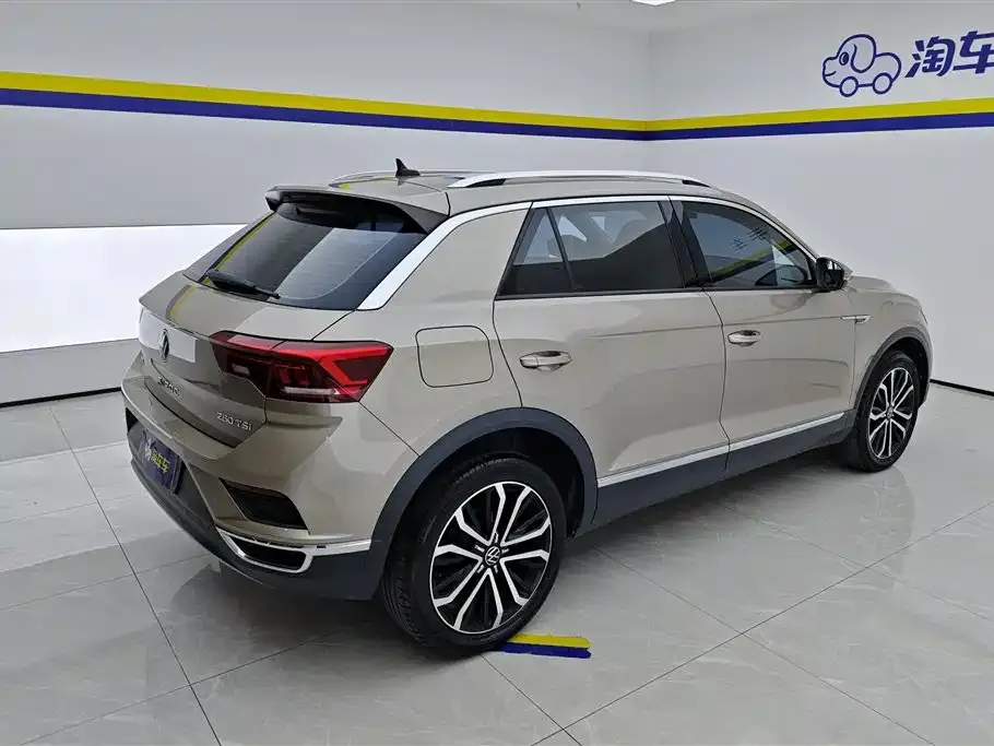 Volkswagen T-Roc — фото 6