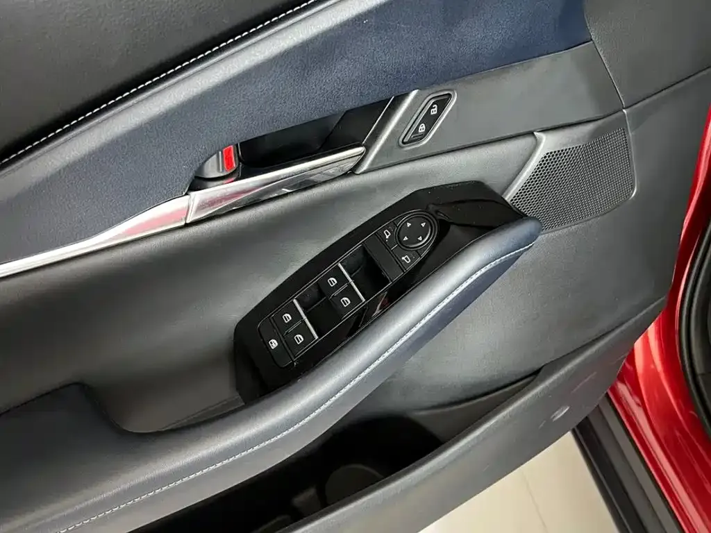 Mazda CX-30 — фото 10