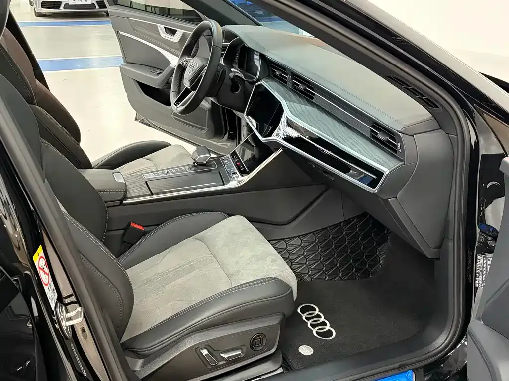 Audi A6L 2024 из CN, фото 2