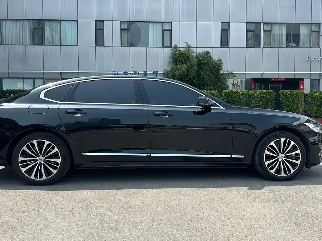 Volvo S90 PHEV 2024 из CN, фото 9