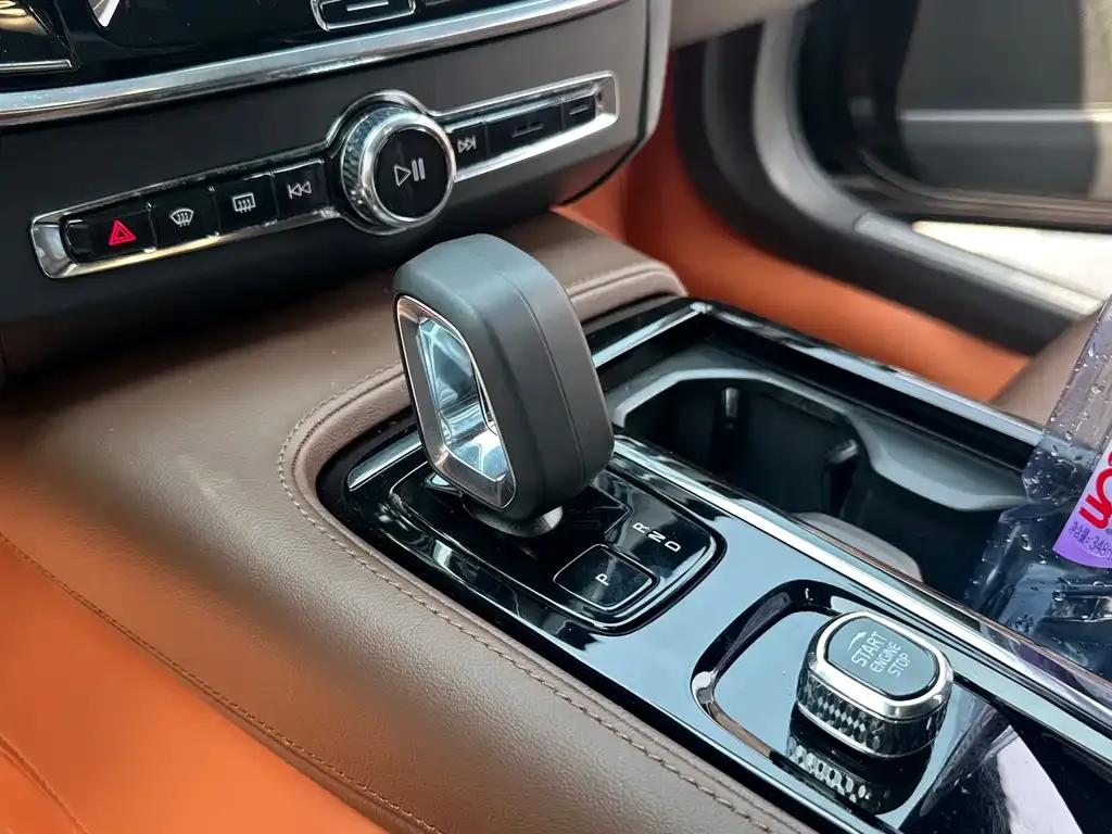 Volvo S90 PHEV 2024 из CN, фото 6