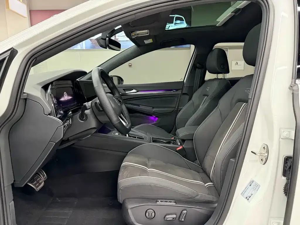 Volkswagen Golf 2023 из CN, фото 4