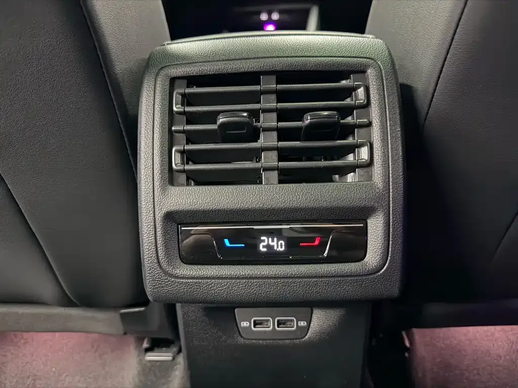 Volkswagen Golf 2023 из CN, фото 8
