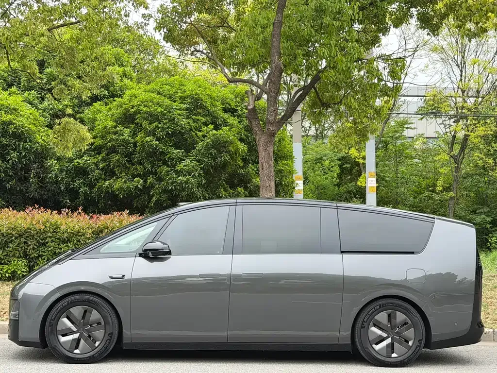 Li Auto MEGA — фото 9