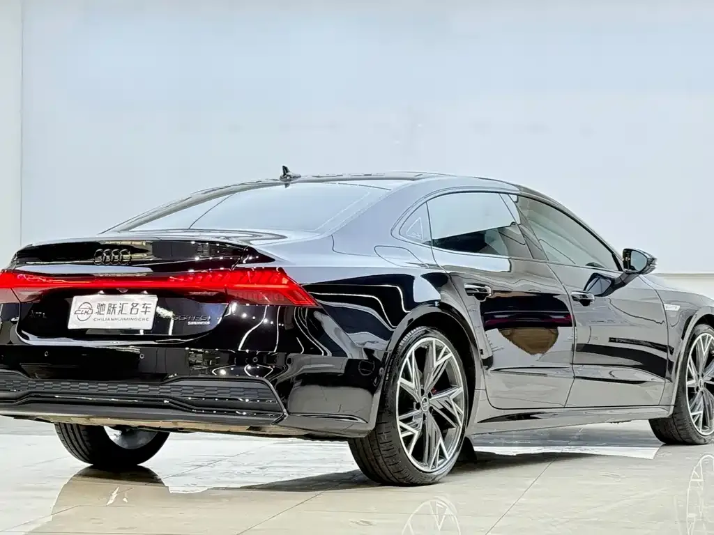 Audi A7L — фото 8