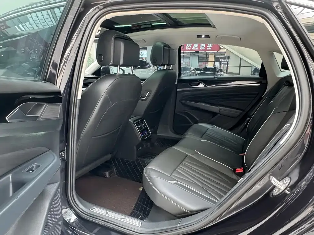 Volkswagen Passat — фото 7