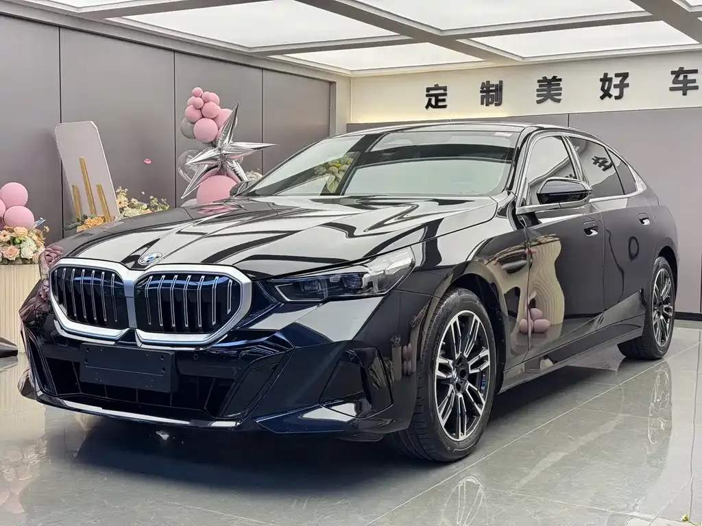 BMW 5 Series 2025 из CN, фото 1