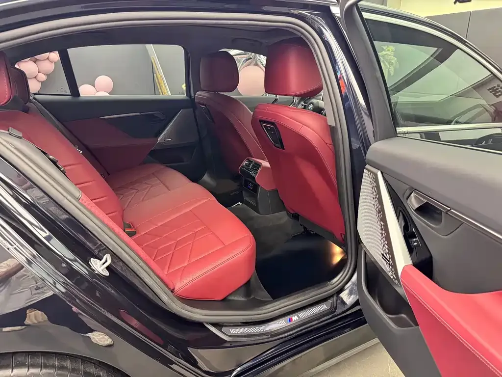 BMW 5 Series 2025 из CN, фото 2