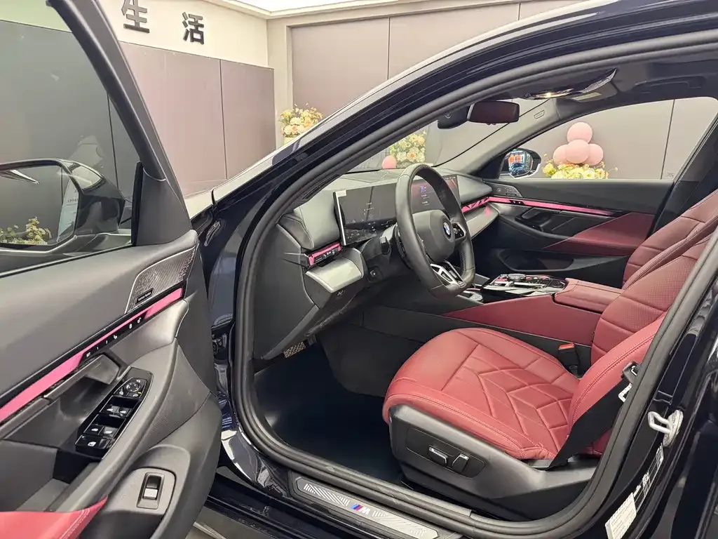 BMW 5 Series 2025 из CN, фото 7