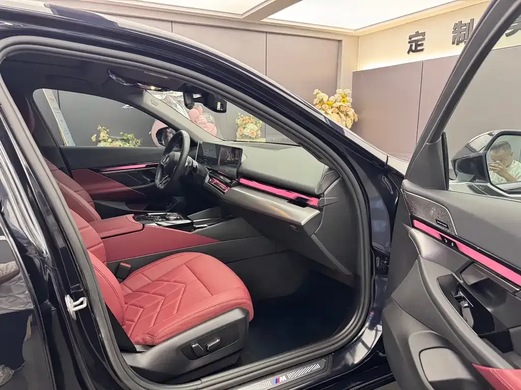 BMW 5 Series 2025 из CN, фото 5