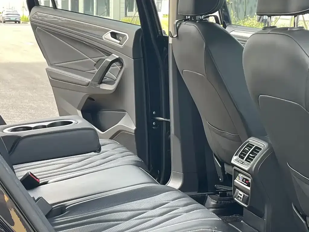 Volkswagen Tiguan L 2022 из CN, фото 9