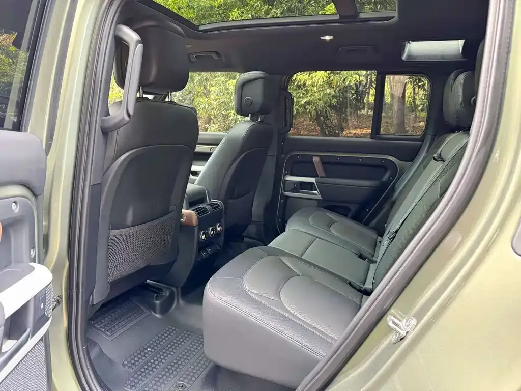 Land Rover Defender 2023 из CN, фото 2