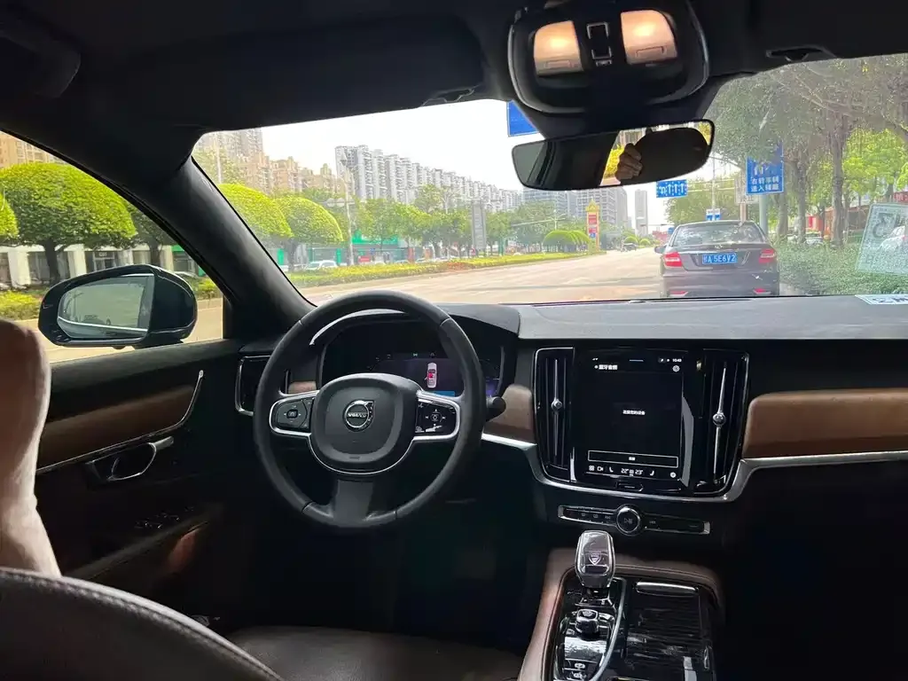 Volvo S90 PHEV 2023 из CN, фото 3