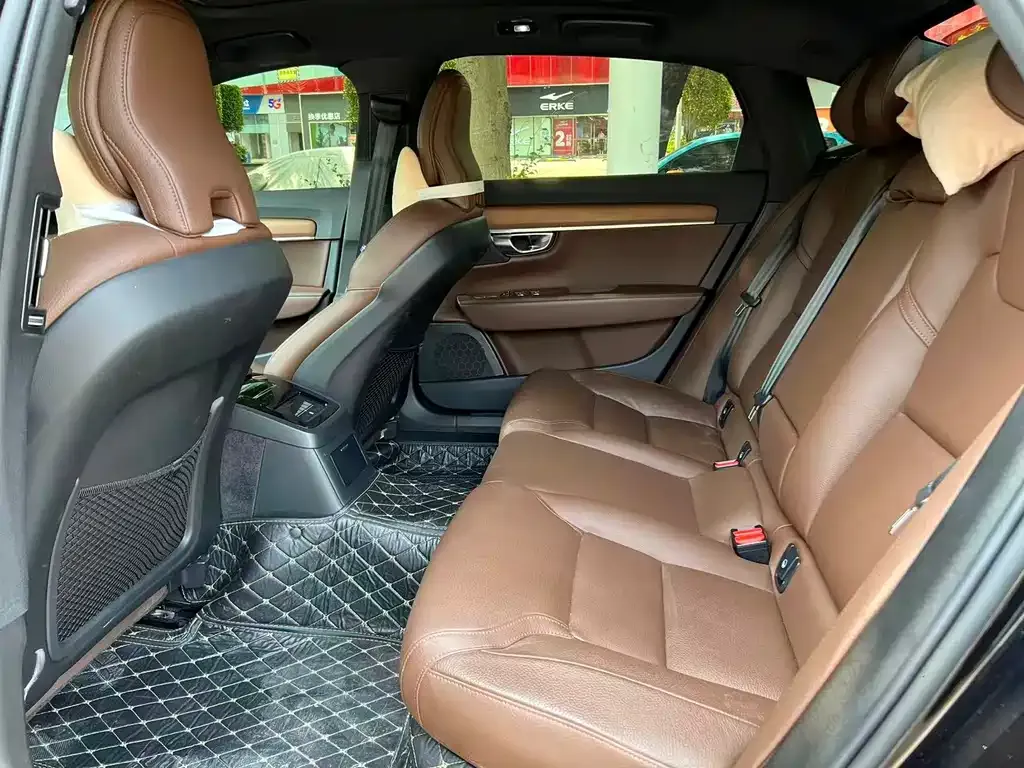 Volvo S90 PHEV 2023 из CN, фото 2