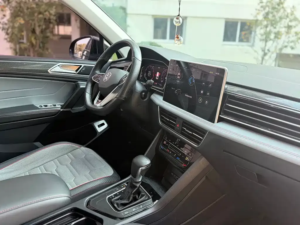 Volkswagen Tiguan L — фото 4