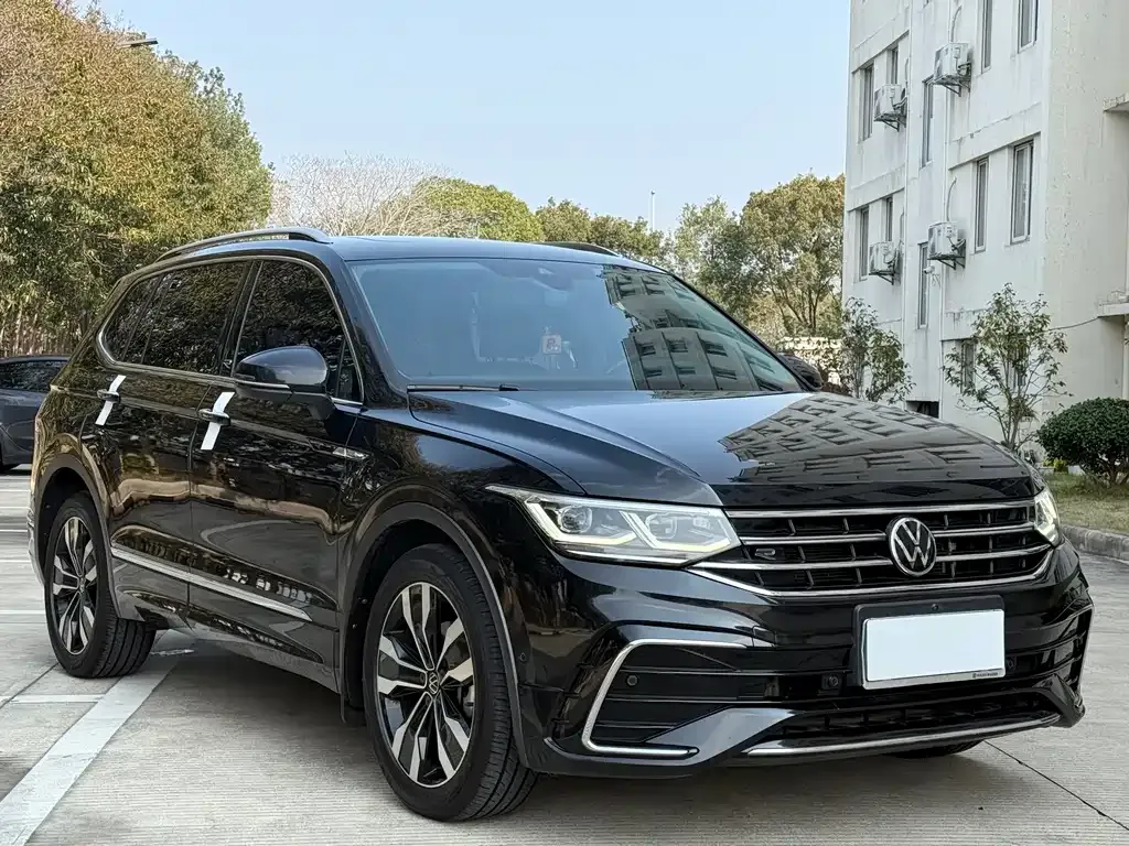 Volkswagen Tiguan L — фото 6