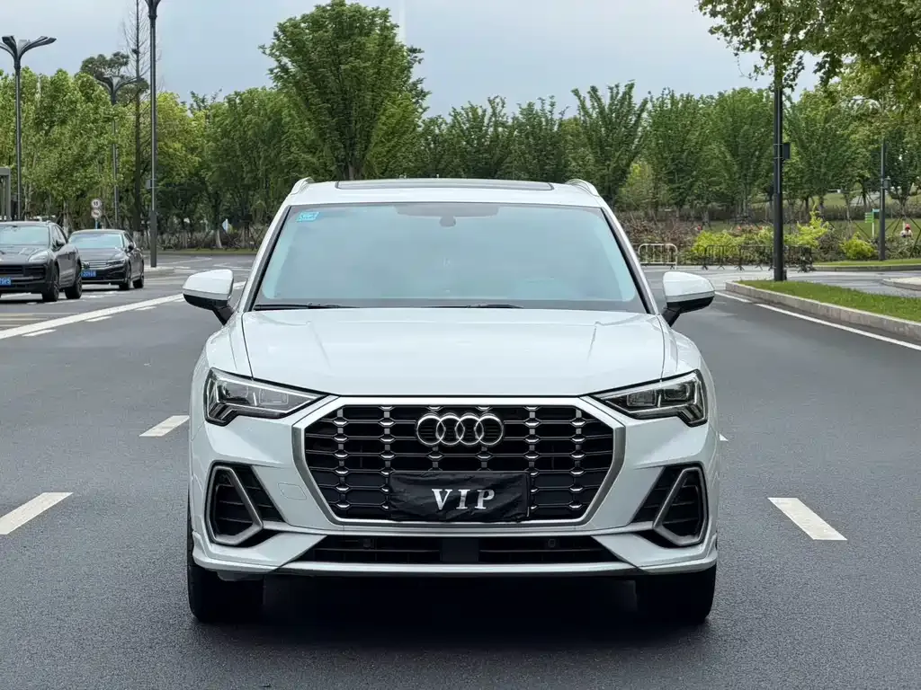 Audi Q3 — фото 1