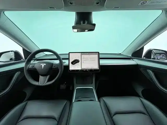 Tesla Model Y — фото 9