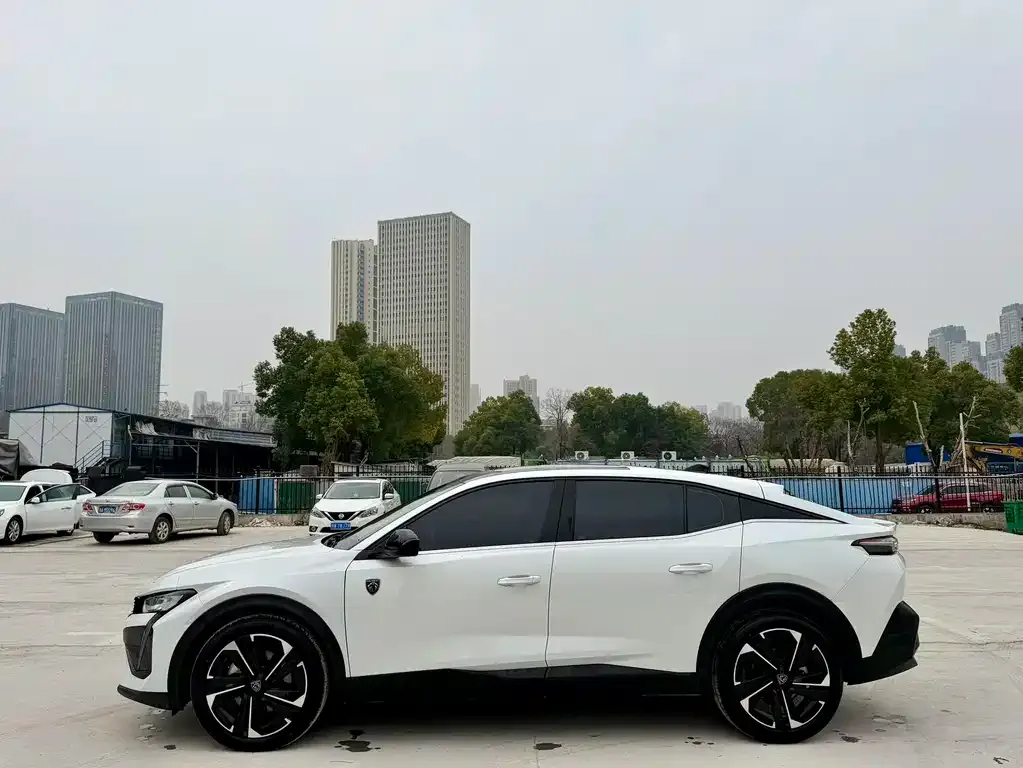 Peugeot 408X 2024 из CN, фото 2