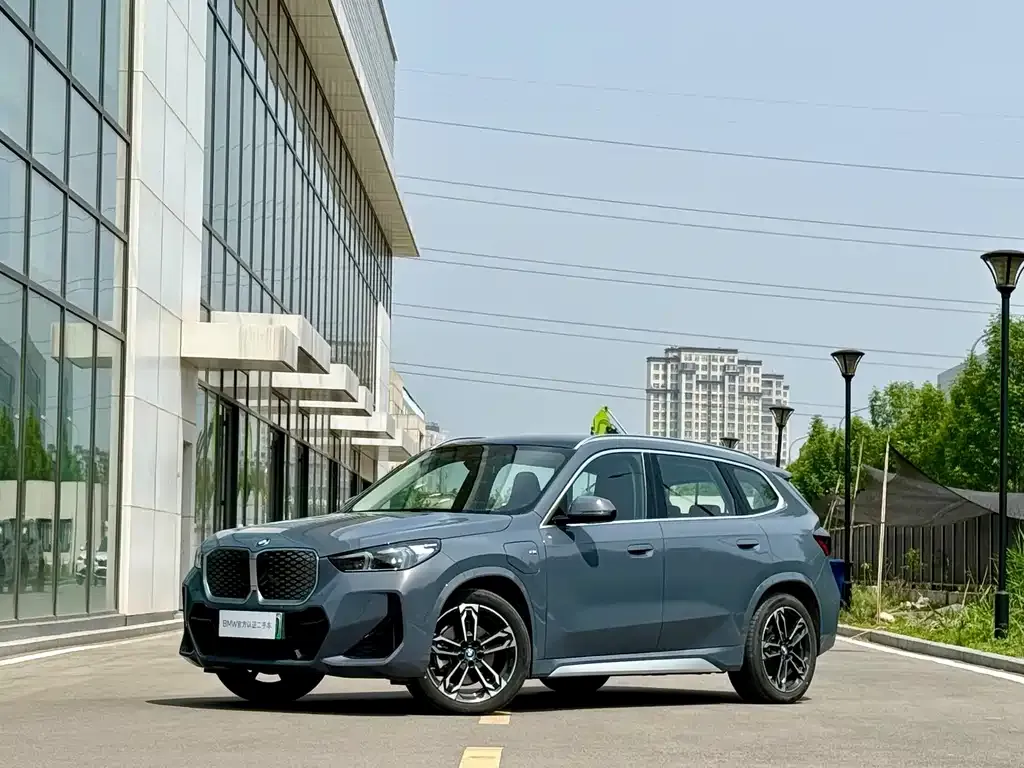 BMW iX1
