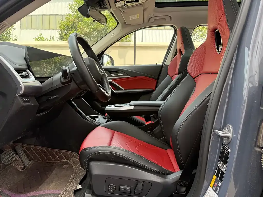 BMW iX1 2023 из CN, фото 2