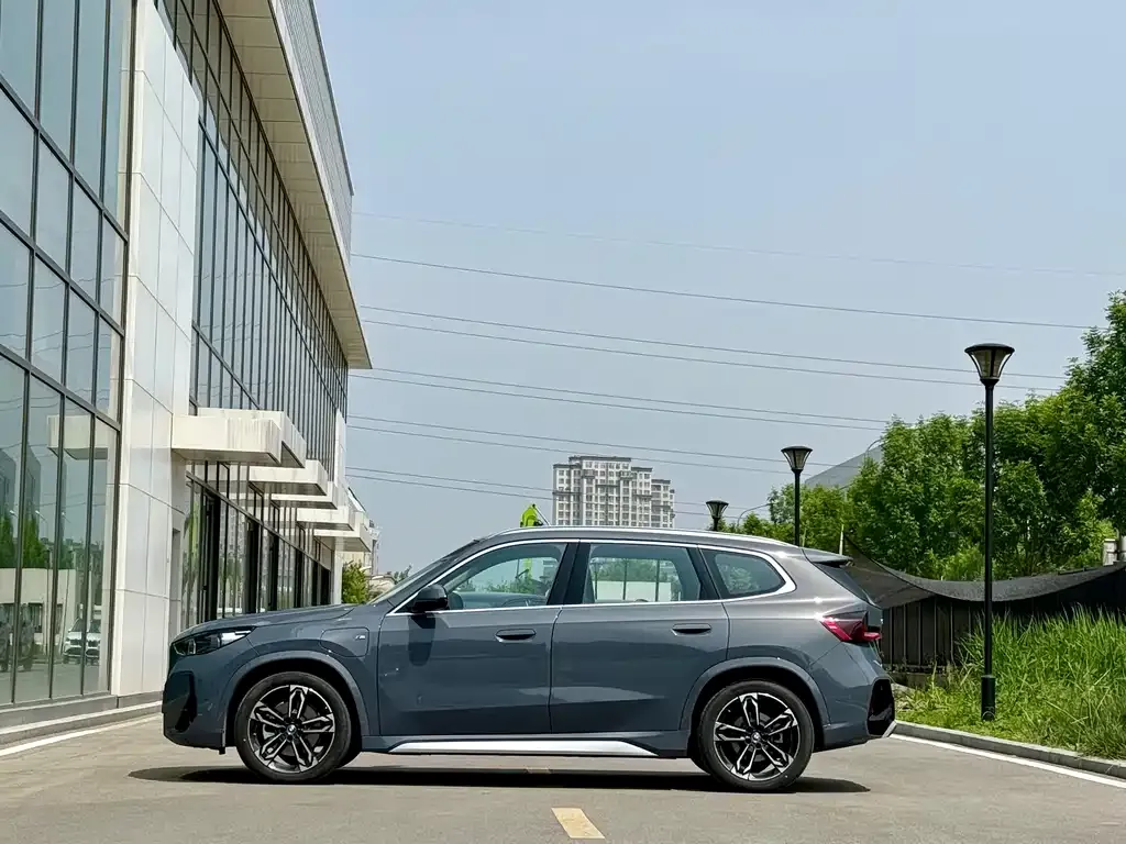 BMW iX1 2023 из CN, фото 4