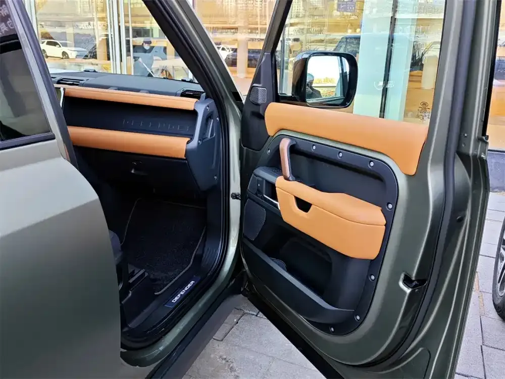 Land Rover Defender 2023 из CN, фото 2