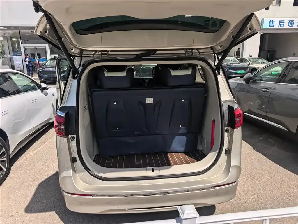 Buick GL8 2022 из CN, фото 6