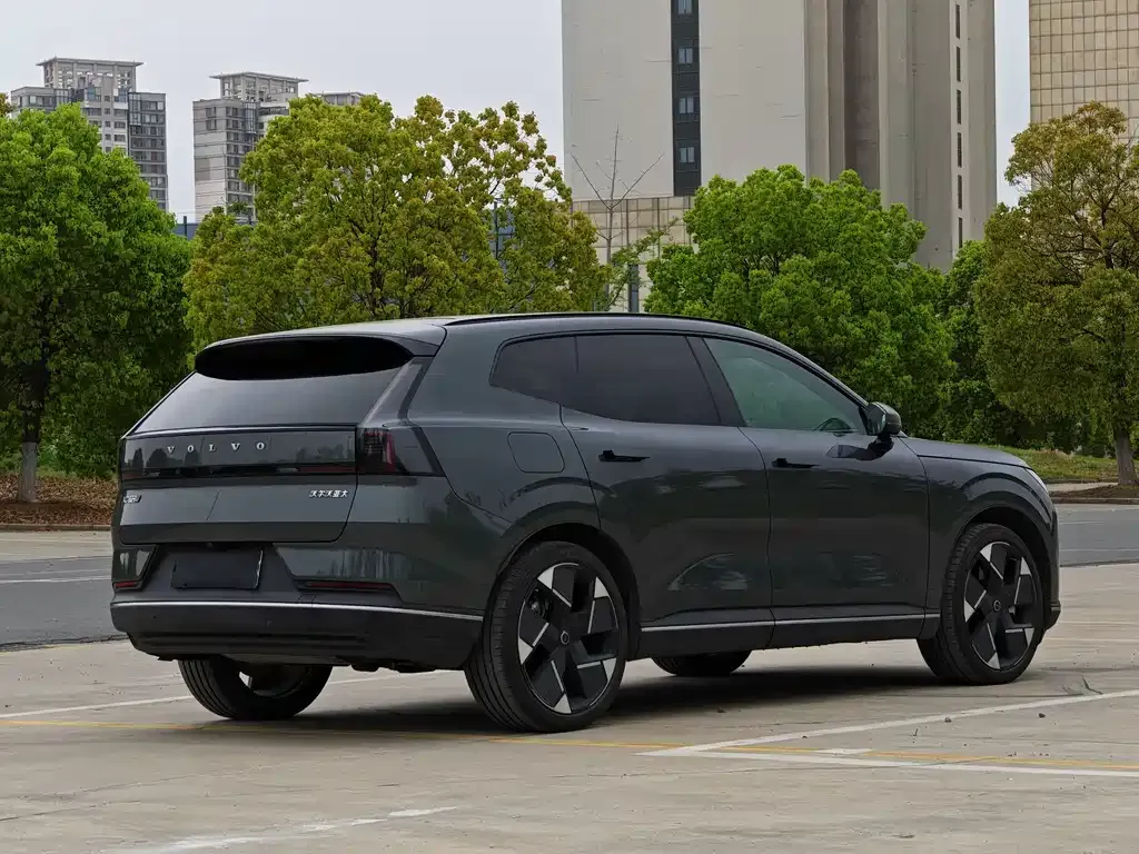 Volvo XC70 Plug-in Hybrid 2025 из CN, фото 6