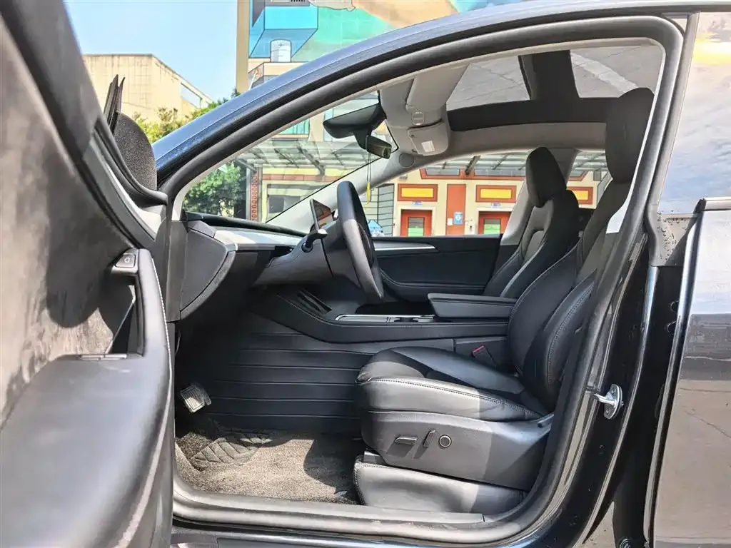 Tesla Model Y 2024 из CN, фото 3