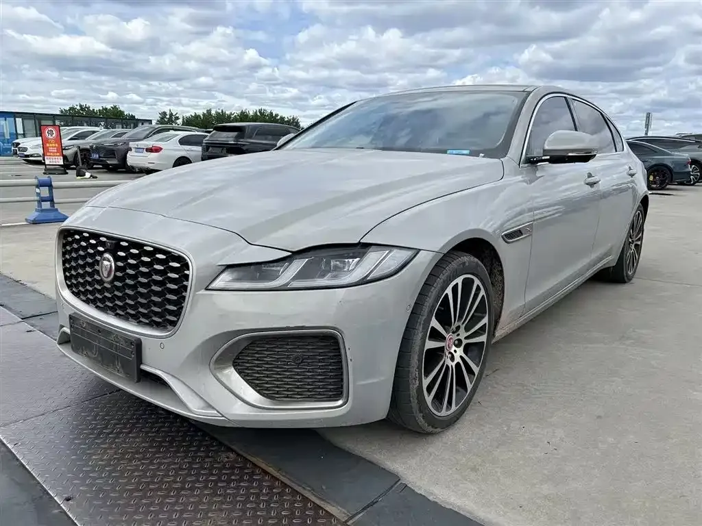 Jaguar XFL — фото 1