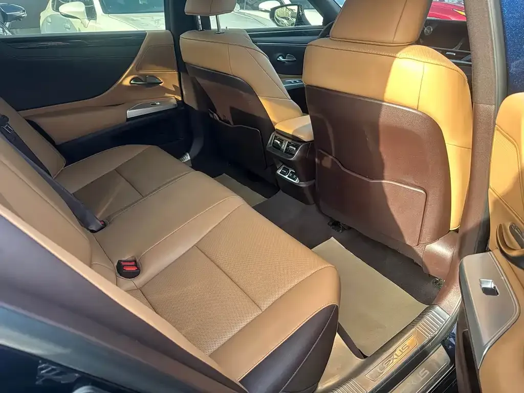 Lexus ES 2021 из CN, фото 4