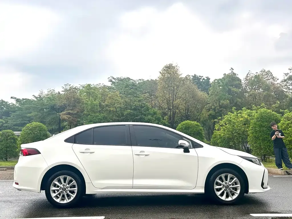 Toyota Corolla — фото 6