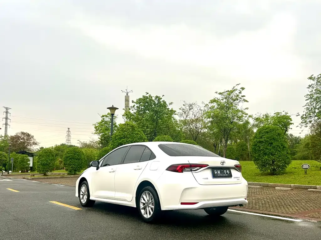 Toyota Corolla — фото 2