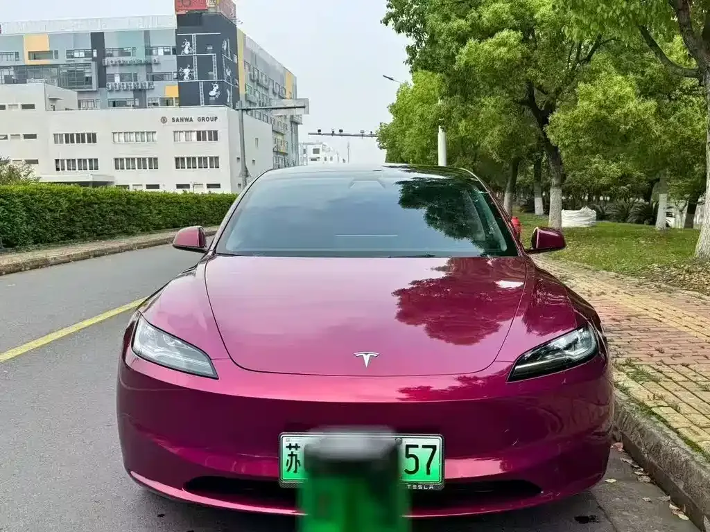 Tesla Model 3 — фото 1