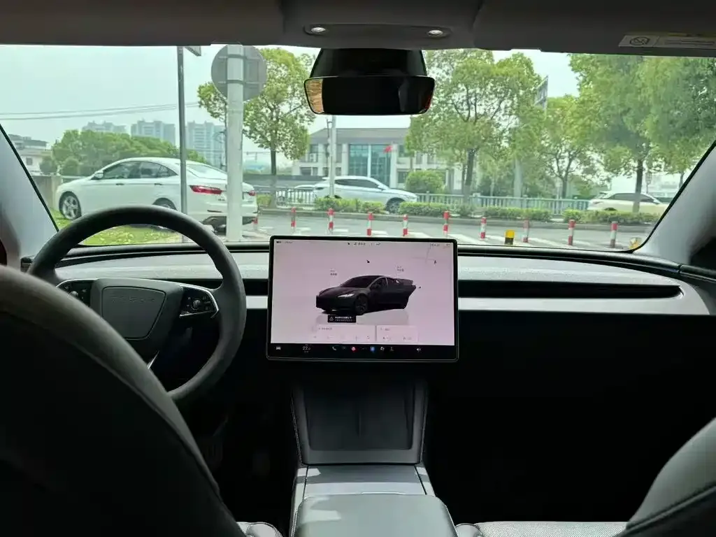 Tesla Model 3 — фото 3
