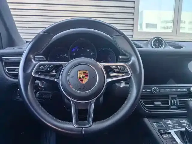 Porsche Macan — фото 7