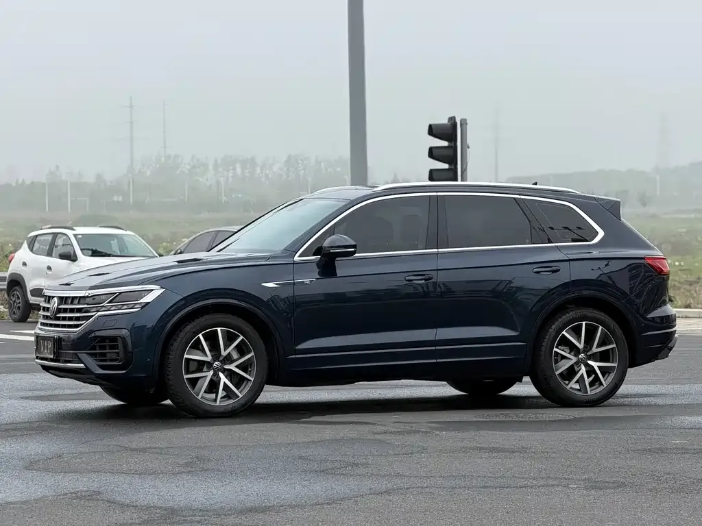 Volkswagen Touareg — фото 3