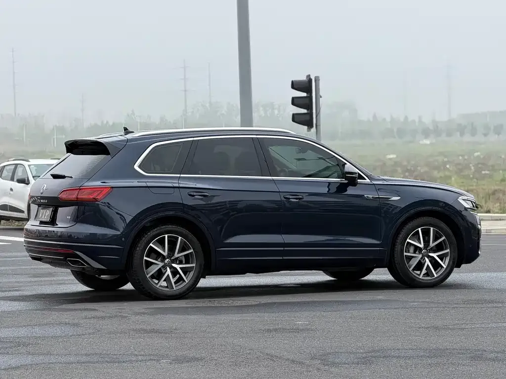 Volkswagen Touareg — фото 4
